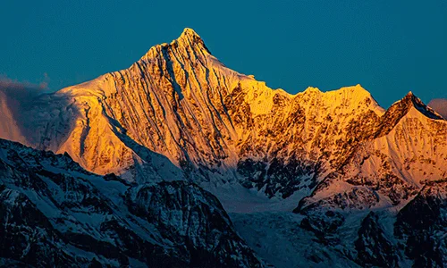 Kawagebo peak at sunrise